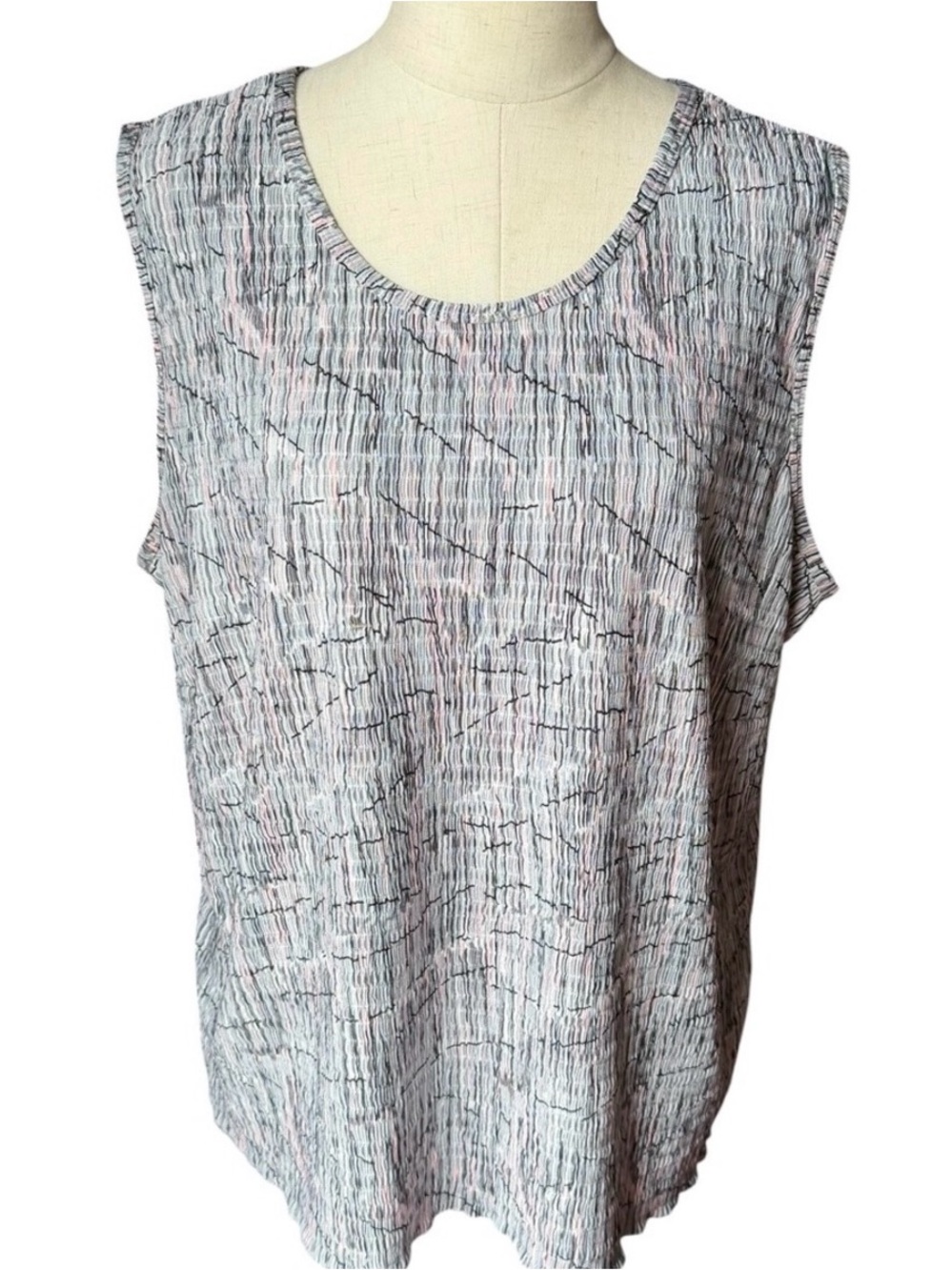 Textured Scoop Neck Tank Top-Light Gray with Pink Accents - Picture 2 of 3